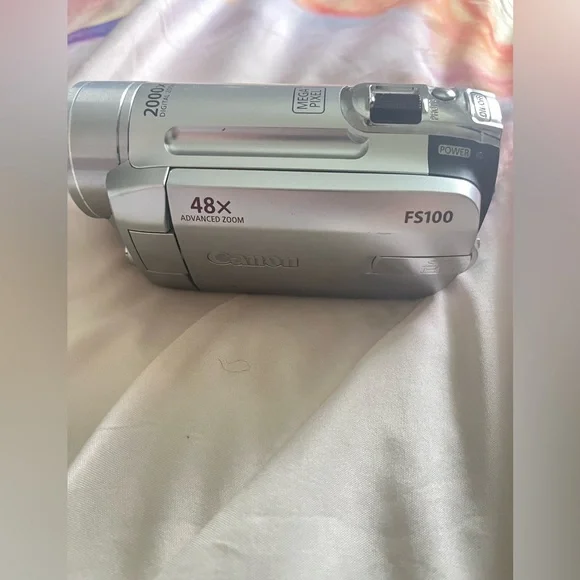 Canon FS100 Flash Memory Camcorder with 48x Advanced Zoom (Silver)